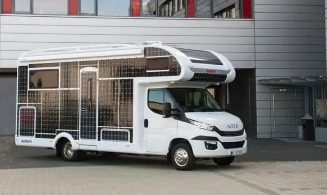 Camper elettrico con pannelli solari, 700 km l'autonomia