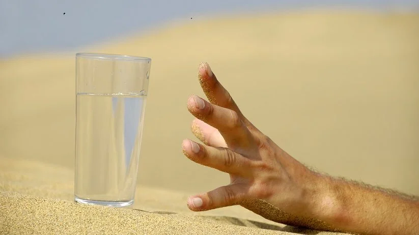 ある研究によると 水は最も喉の渇きを抑える飲み物ではありません