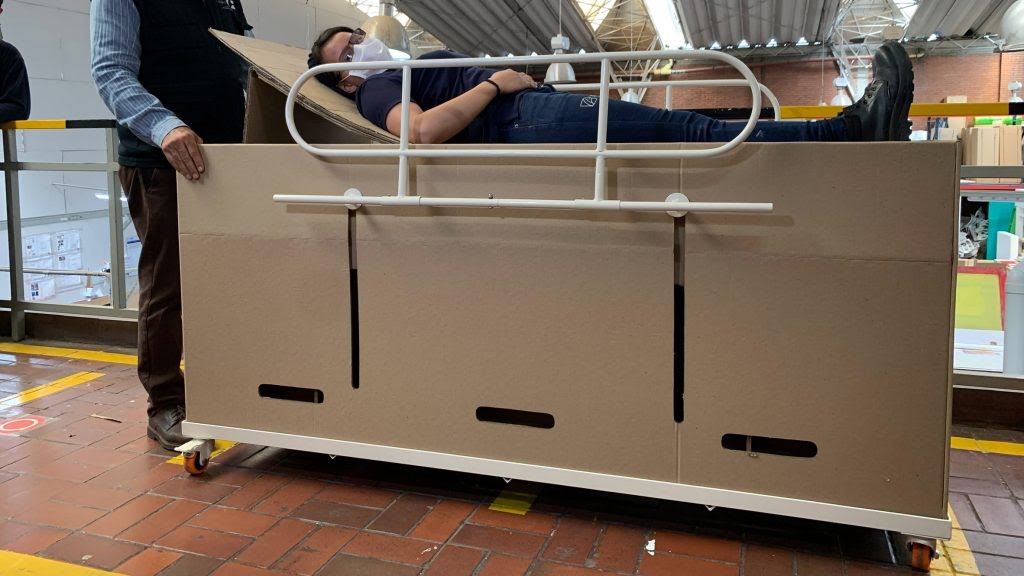 段ボールの病院用ベッドが棺桶になる 実用的だが安心できない