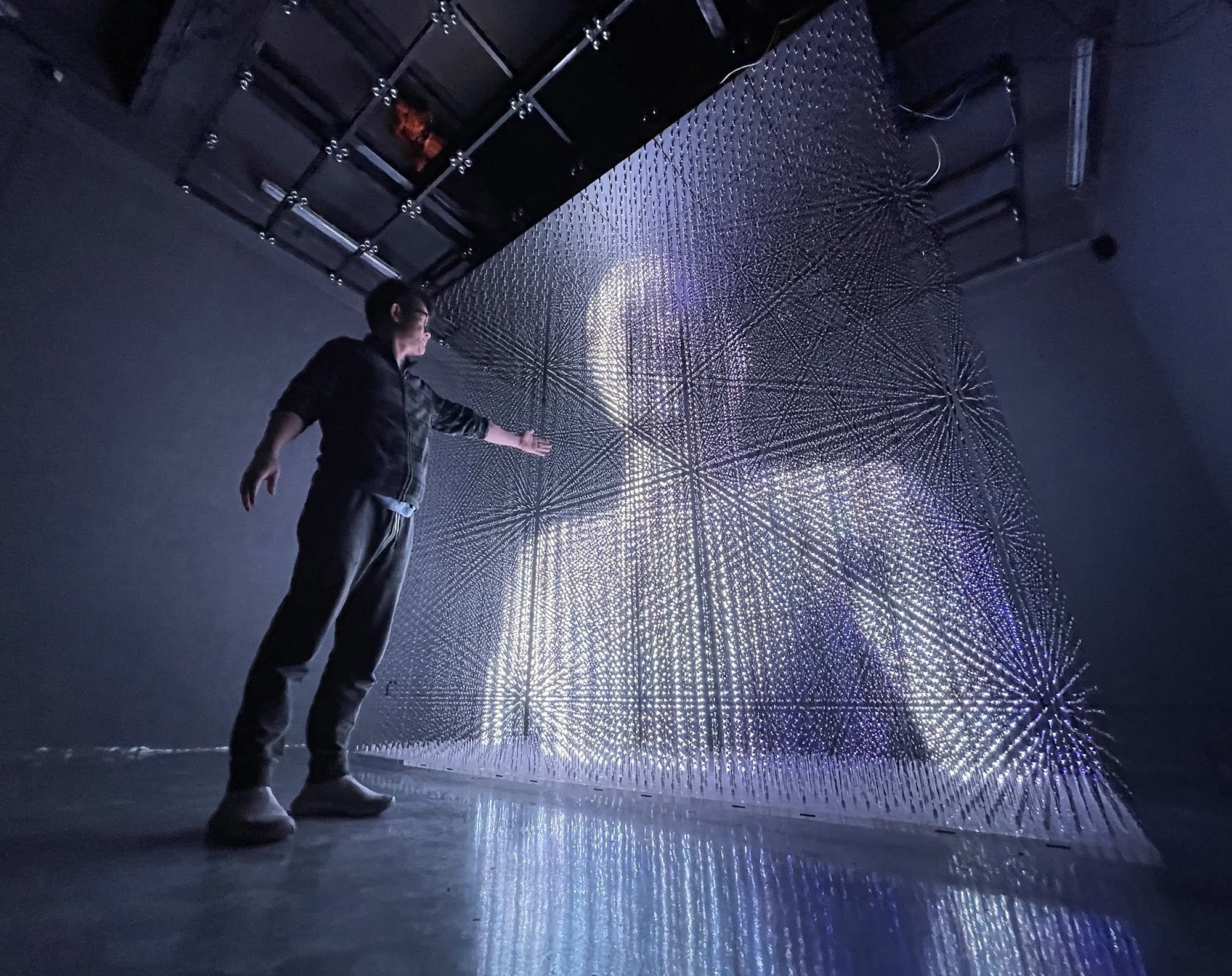 This Huge Hologram-Like 3D Display Is Made of Thousands of Tiny LED Lights
