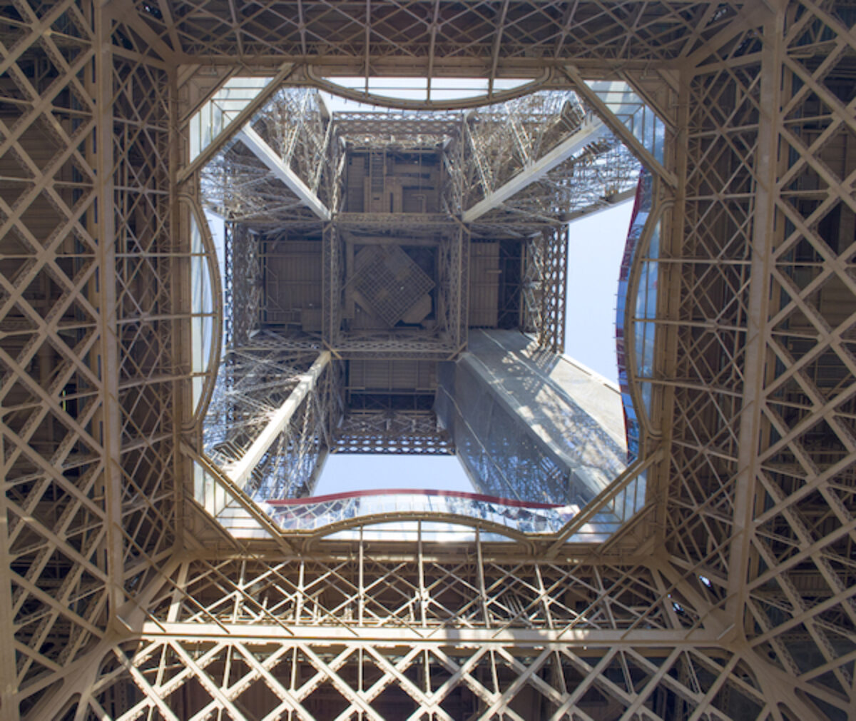 The Secret Apartment at the Top of the Eiffel Tower — On Verticality