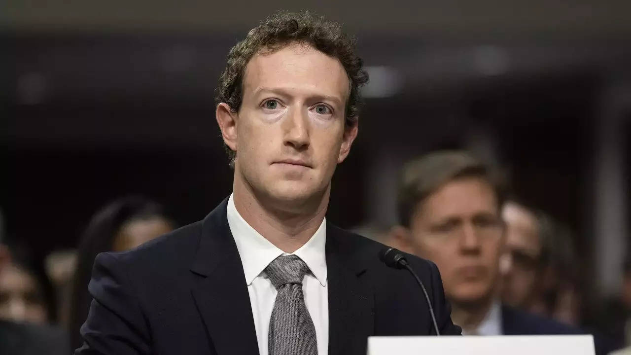 Zuckerberg ammette: censura su Covid-19 chiesta da Casa Bianca