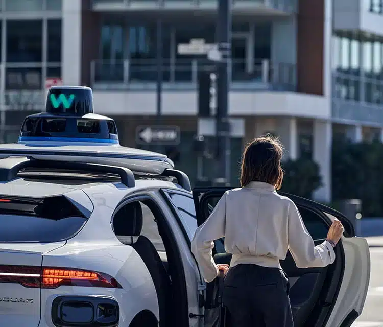 Auto Waymo, arrivano i dati: 12 volte più sicure degli umani